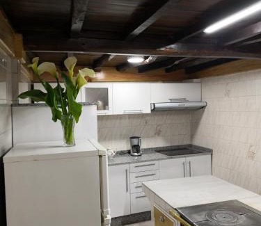 Furelos House | Inviting Casa Carlán: Pet-Friendly Stay with High Ratings