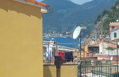 Vernazza House | Casa Carla: Private Home with Pool and Large Terrace