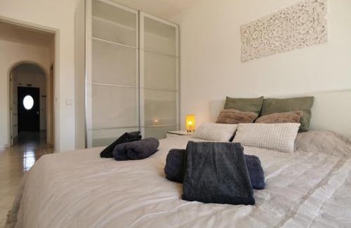 Silves Apartment | Relax at Casa Carla: 4-Star Hotel with Pool & Family Fun