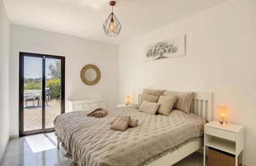 Silves Apartment | Relax at Casa Carla: 4-Star Hotel with Pool & Family Fun