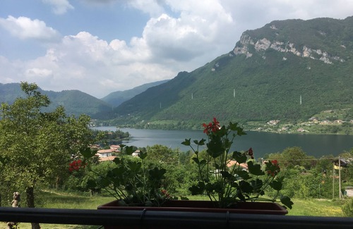 Crone Apartment | Relaxing Casa Carla: Garden Retreat with Panoramic Views
