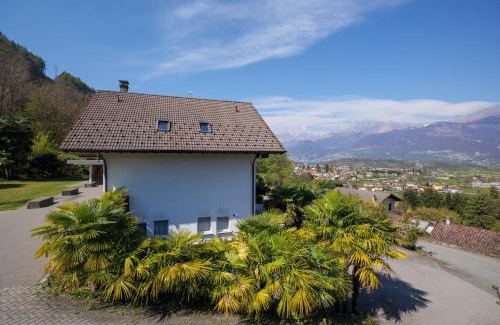 Colico Apartment | Casa Carlo: Pet-Friendly Retreat with Pool & Child Amenities