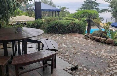 Villa Carlos Paz House | Experience Casa Carlos Paz: Pet-Friendly Oasis with Pool