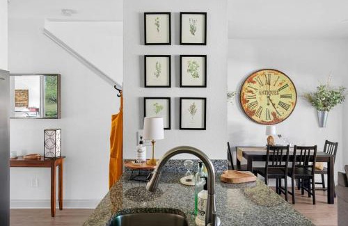 Point Venture House | Relax at Casa Carmen by the Lakeside Golf Course Resort