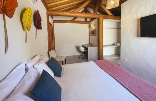 Barreira do Boqueirao Bed & Breakfast | Top-Rated Casa Caroá - Oceanfront Chalé with Pool & Hot Tub