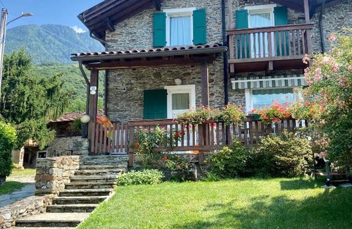 Colico Piano House | Discover Casa Carola: Oceanfront Escape with Pool & Pets