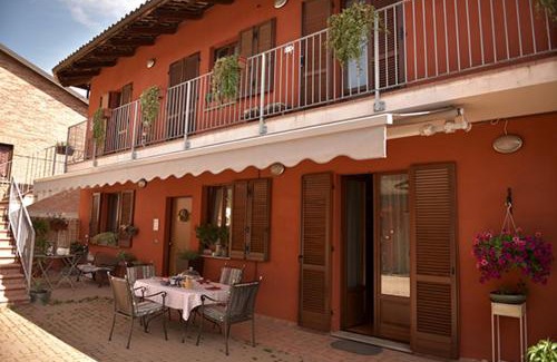 Castellinaldo Bed & Breakfast | Family-Friendly Getaway at Casa Carolina with Hot Tub