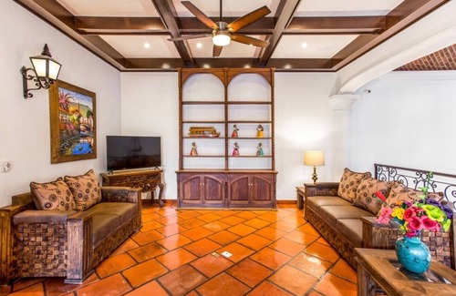 Ajijic Bed & Breakfast | Casa Caroline Bella - Top-Rated Stay with Pool & Spa
