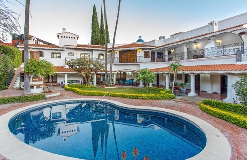 Ajijic Bed & Breakfast | Casa Caroline Bella - Top-Rated Stay with Pool & Spa