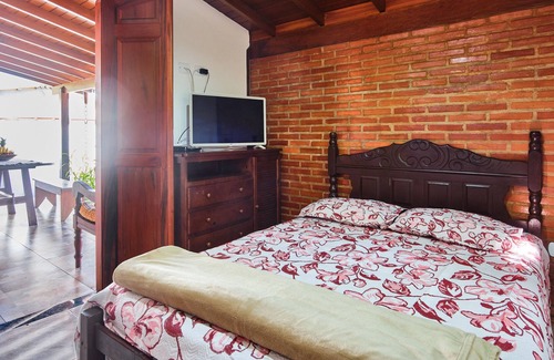 Jabaquara House | Casa Carvalho in Praia do Jabaquara, 300m from the beach, close to the Historic Center.
