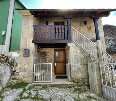 Piornedo Ski Chalet | Cozy Casa Casoa: Child-Friendly Retreat with Top Reviews