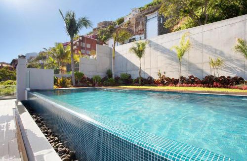 Camara de Lobos Apartment | Discover Casa Castanheta: 4-Star Family-Friendly Retreat