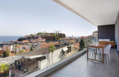 Camara de Lobos Apartment | Discover Casa Castanheta: 4-Star Family-Friendly Retreat
