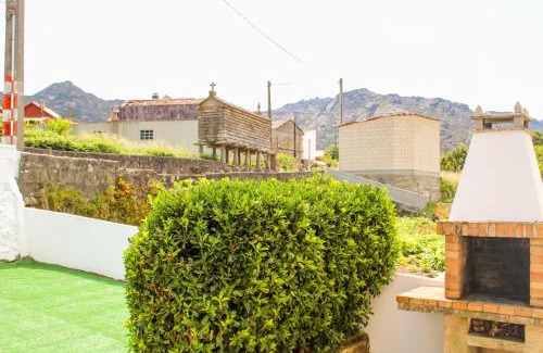 Ezaro Apartment | Discover Casa Castillo: Family-Friendly Getaway in Ézaro