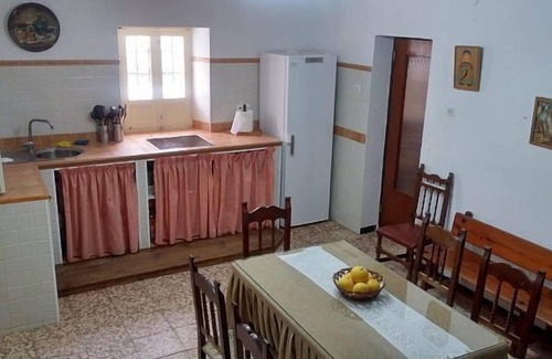 El Coronil Cottage | Quaint Casa Castillo de Las Aguzaderas with Private Pool