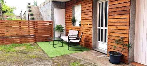 Carballeda de Avia House | Family-Friendly Retreat at Casa Castrexa with Hot Tub