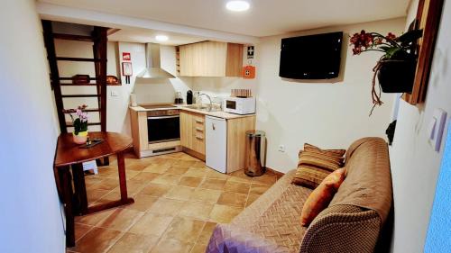 Gondramaz House | Family-Friendly Casa Catraia Gondramaz in Serra da Lousã