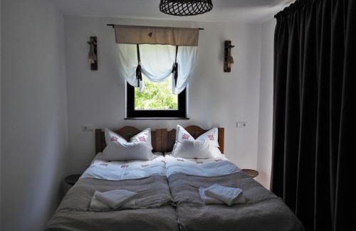 Cristolt House | Experience Casa Catrinei: Pet-Friendly Retreat with Amenities