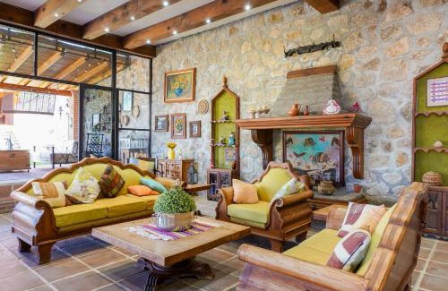 Tequesquitengo House | Unforgettable Oceanfront Stay at Casa Cayetana Teques