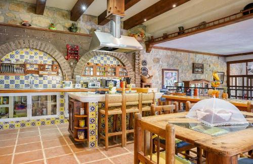 Tequesquitengo House | Unforgettable Oceanfront Stay at Casa Cayetana Teques