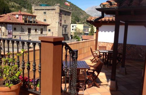 Potes Hotel | Discover Casa Cayo: Family-Friendly Getaway with Dining