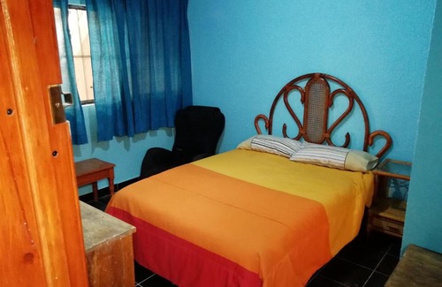 De Mexicanos House | Budget-Friendly Casa Celeste - Pet Friendly & Accessible Stay