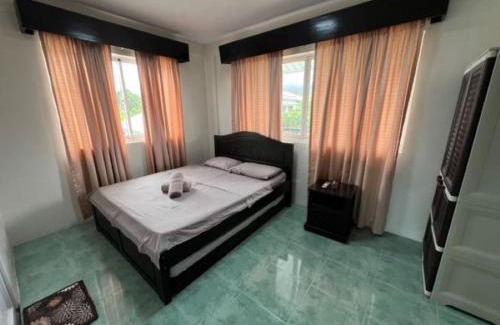 Bantay Hotel | Pet-Friendly Casa Cecilia Hotel with Pool & Hot Tub