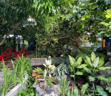 Bantay Hotel | Pet-Friendly Casa Cecilia Hotel with Pool & Hot Tub