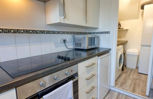 Ramsgate House | Casa Cella - Ideal 4-Bedroom Retreat with Private Garden