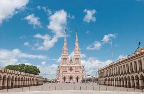 Lujan House | Discover Casa Centrica Luján: Family-Friendly Retreat