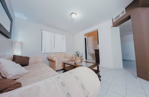 Hermosillo House | Casa centrica y muy tranquila en zona hotelera a solo 4 calles de boulevard kino