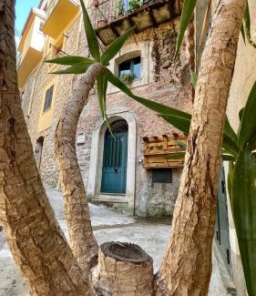 San Mauro Castelverde House | Discover Casa Centro Storico in a Medieval Village