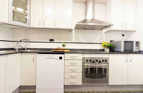 Marianao House | Convenient Stay Near Aeropuerto with Garden & Terrace