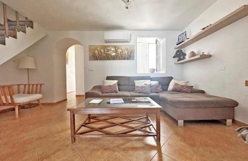 Constantina House | Casa Cerro Luna: Family-Friendly Stay with Breakfast Included