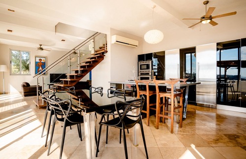 Paradise Bay Bed & Breakfast | Explore Casa Cha Cha Cha B&B with Pool & Spa Amenities