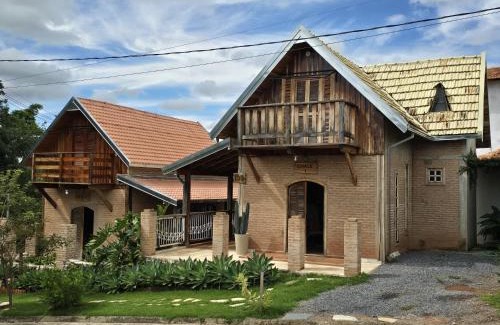 Sao Jose da Barra Ski Chalet | Pet-Friendly Casa Chalé Furnas - Rated 9.8 for Families