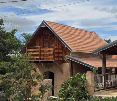 Sao Jose da Barra Ski Chalet | Pet-Friendly Casa Chalé Furnas - Rated 9.8 for Families