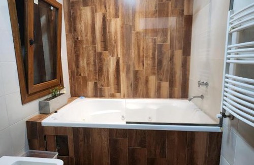 Tandil House | Discover Casa Chalet Residencial: Family-Friendly Retreat