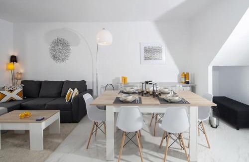 Velilla-Taramay Apartment | Casa Chana: 4-Star Retreat with Pool and Hot Tub
