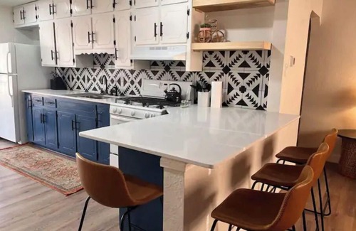 La Mesa House | Casa Charleston: 3BR Retreat with Hot Tub & Pet Perks