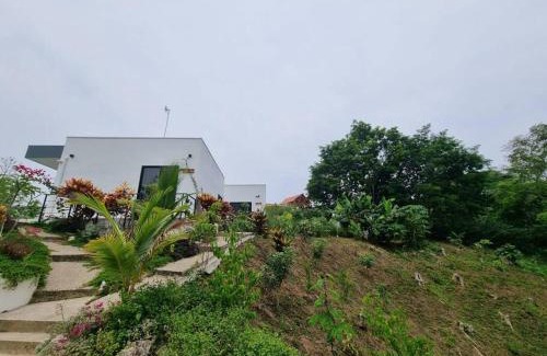 Samara Villa | Casa Charlyna: Exceptional Stay with Family & Pets Welcome
