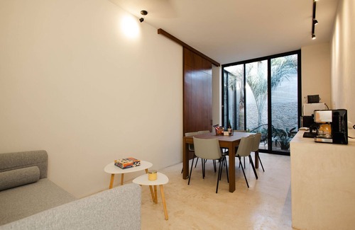 Centro House | Elegant Casa Chi'it in Mérida with Pool and Ocean Views
