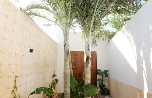 Centro House | Elegant Casa Chi'it in Mérida with Pool and Ocean Views