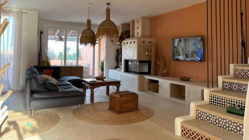 Algeciras Ski Chalet | Casa Chillout: Pet-Friendly Oasis with Ocean Views
