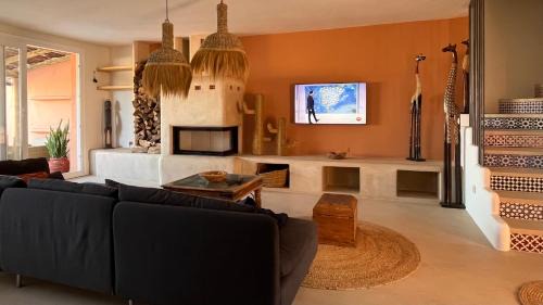 Algeciras Ski Chalet | Casa Chillout: Pet-Friendly Oasis with Ocean Views