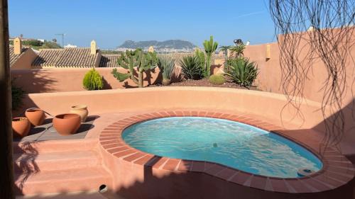 Algeciras Ski Chalet | Casa Chillout: Pet-Friendly Oasis with Ocean Views