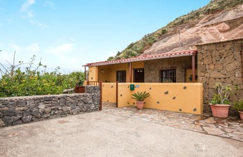 San Cristobal de La Laguna Villa | Discover Casa Chinamada: Family-Friendly Getaway with Top Ratings