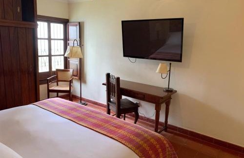Antigua Guatemala House | Casa Chula: Centrally Located with Garden and Parking Access