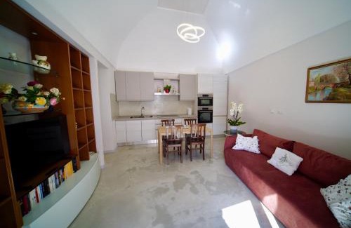 Meta House | Casa Cikko: Family-Friendly Retreat with Private Beach Access