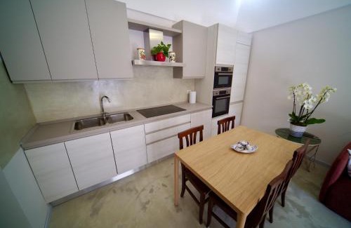 Meta House | Casa Cikko: Family-Friendly Retreat with Private Beach Access